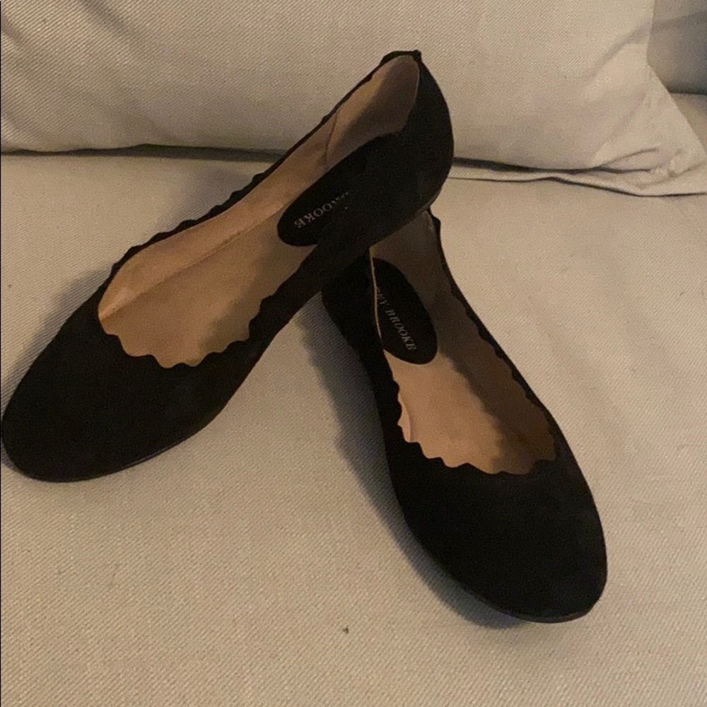 Audrey Brooke Black Suede Scallop Flat Sz 10